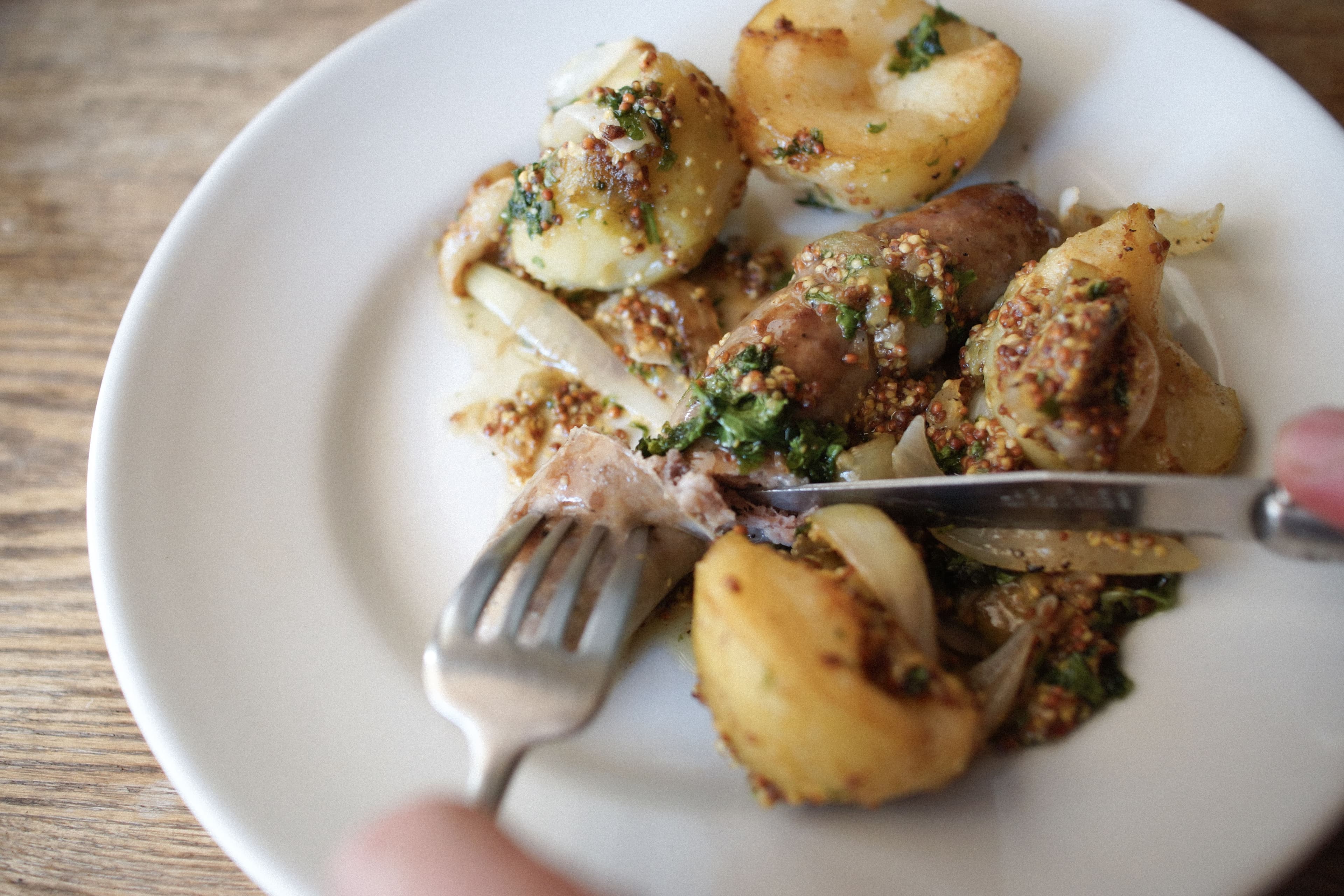 粗挽きソーセージのジャーマンポテト