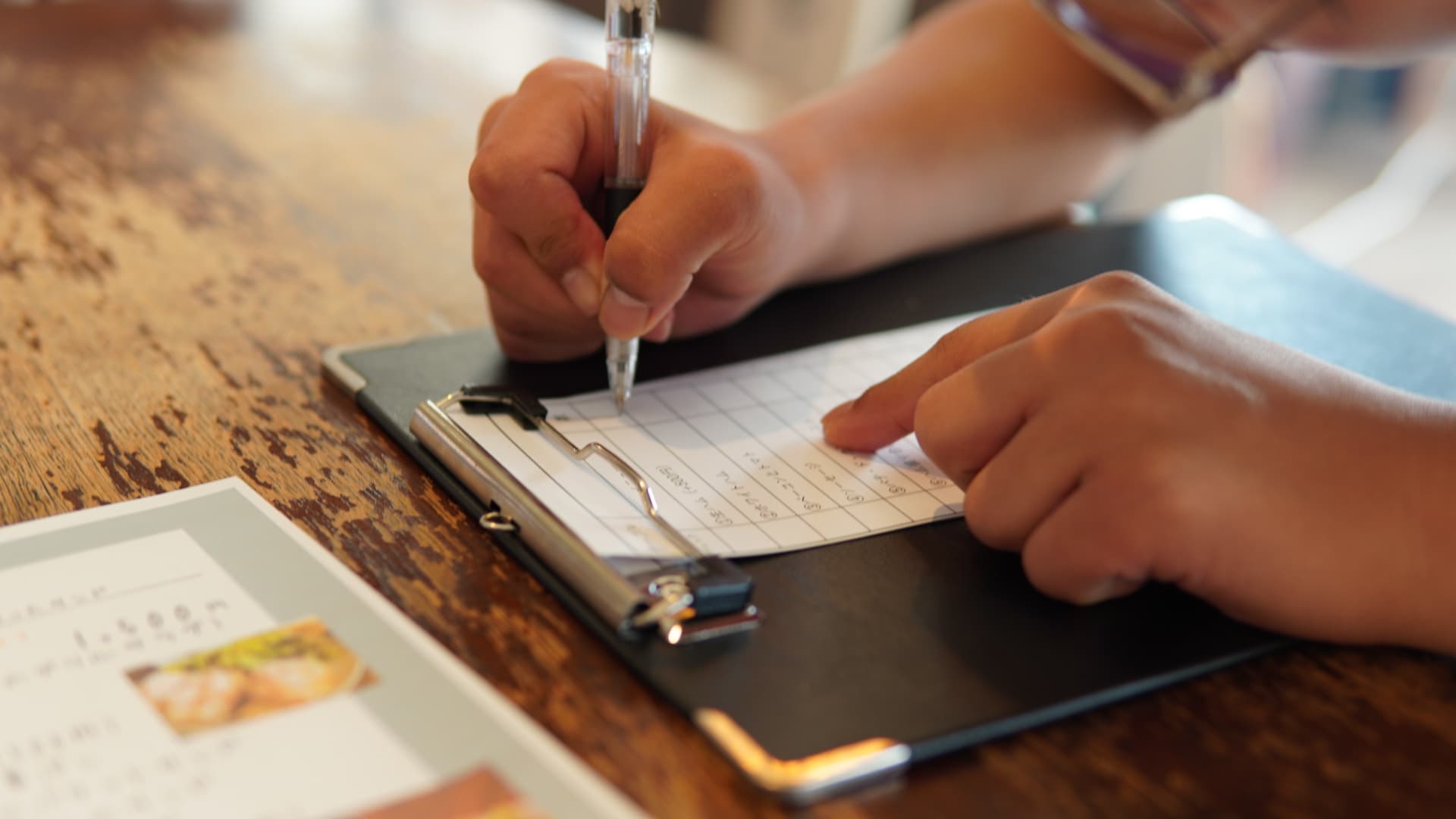 ともに食卓の様子1