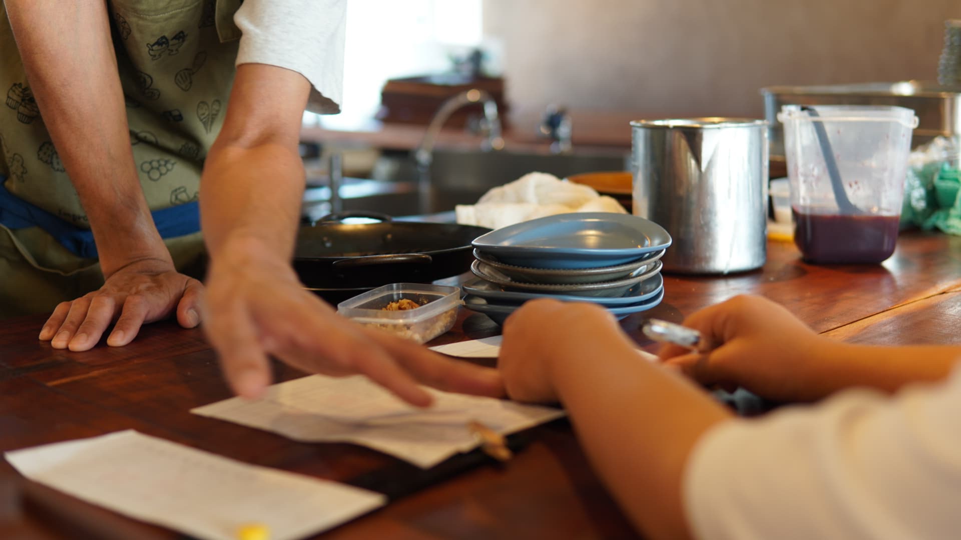 ともに食卓の様子2