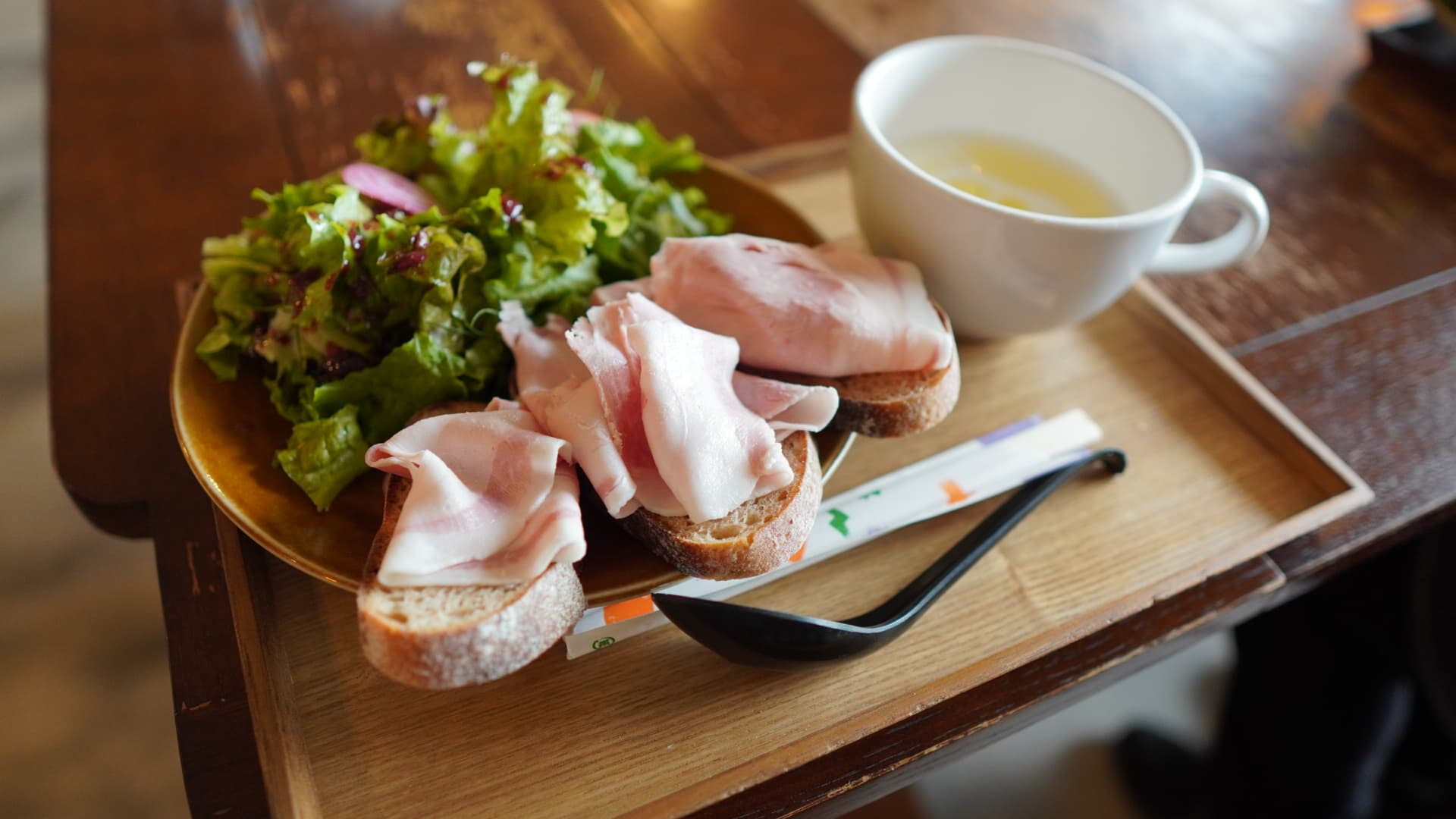 ともに食卓の様子3